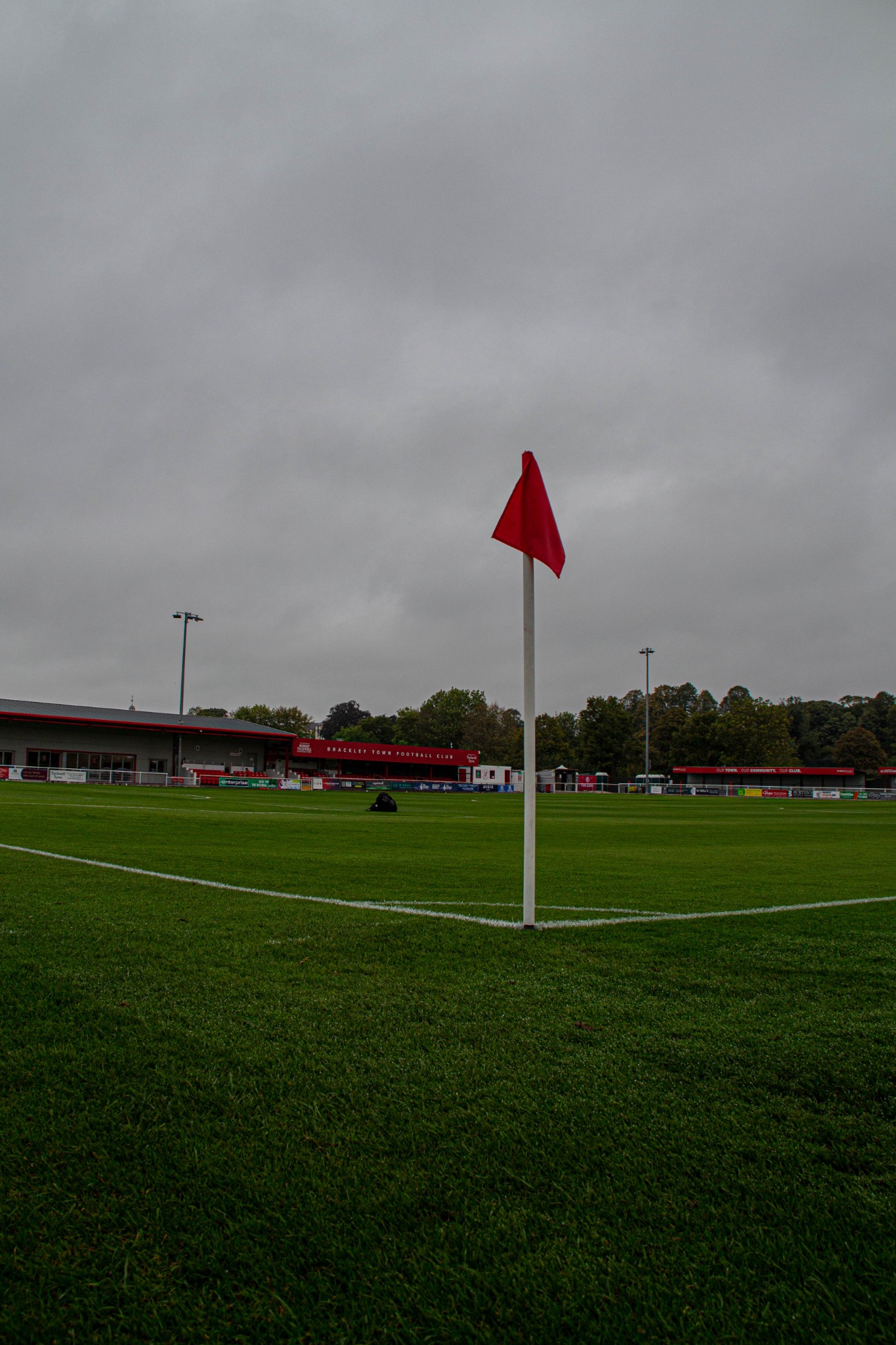 Brackley Town stadium photograph 1