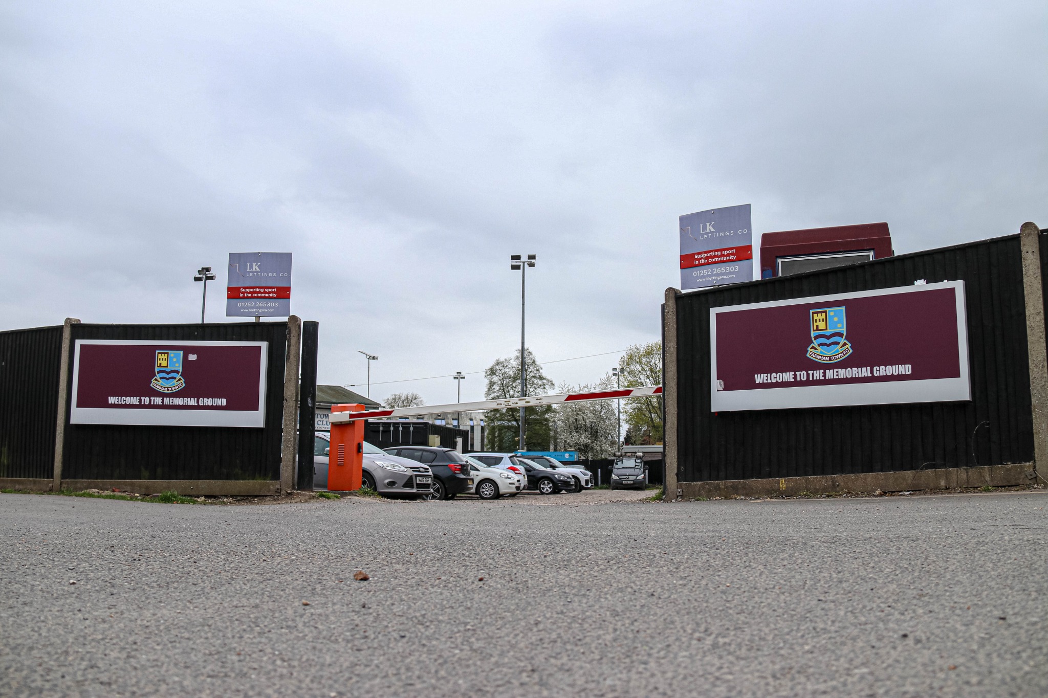 Farnham Town stadium photograph 1