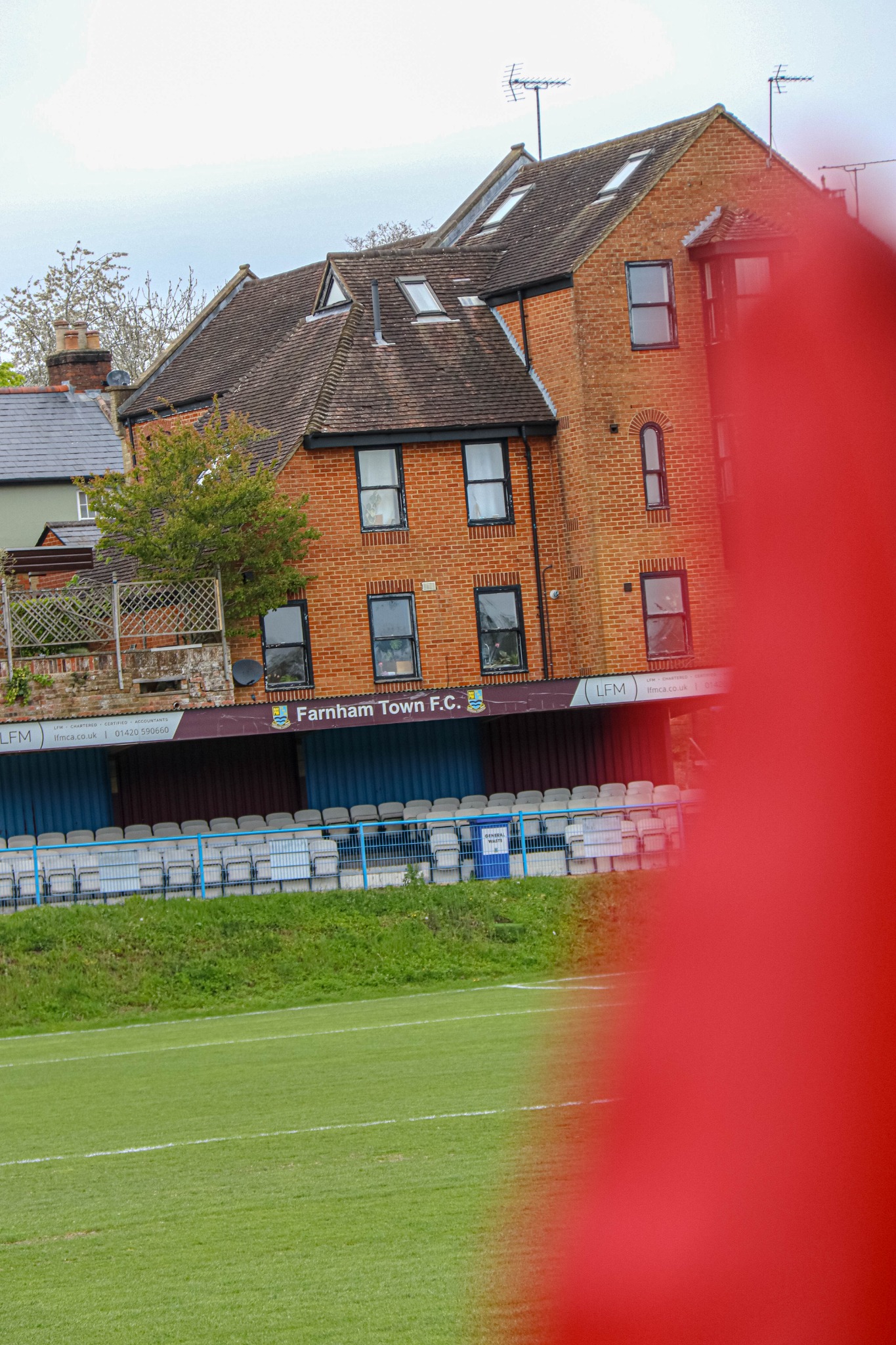 Farnham Town stadium photograph 3