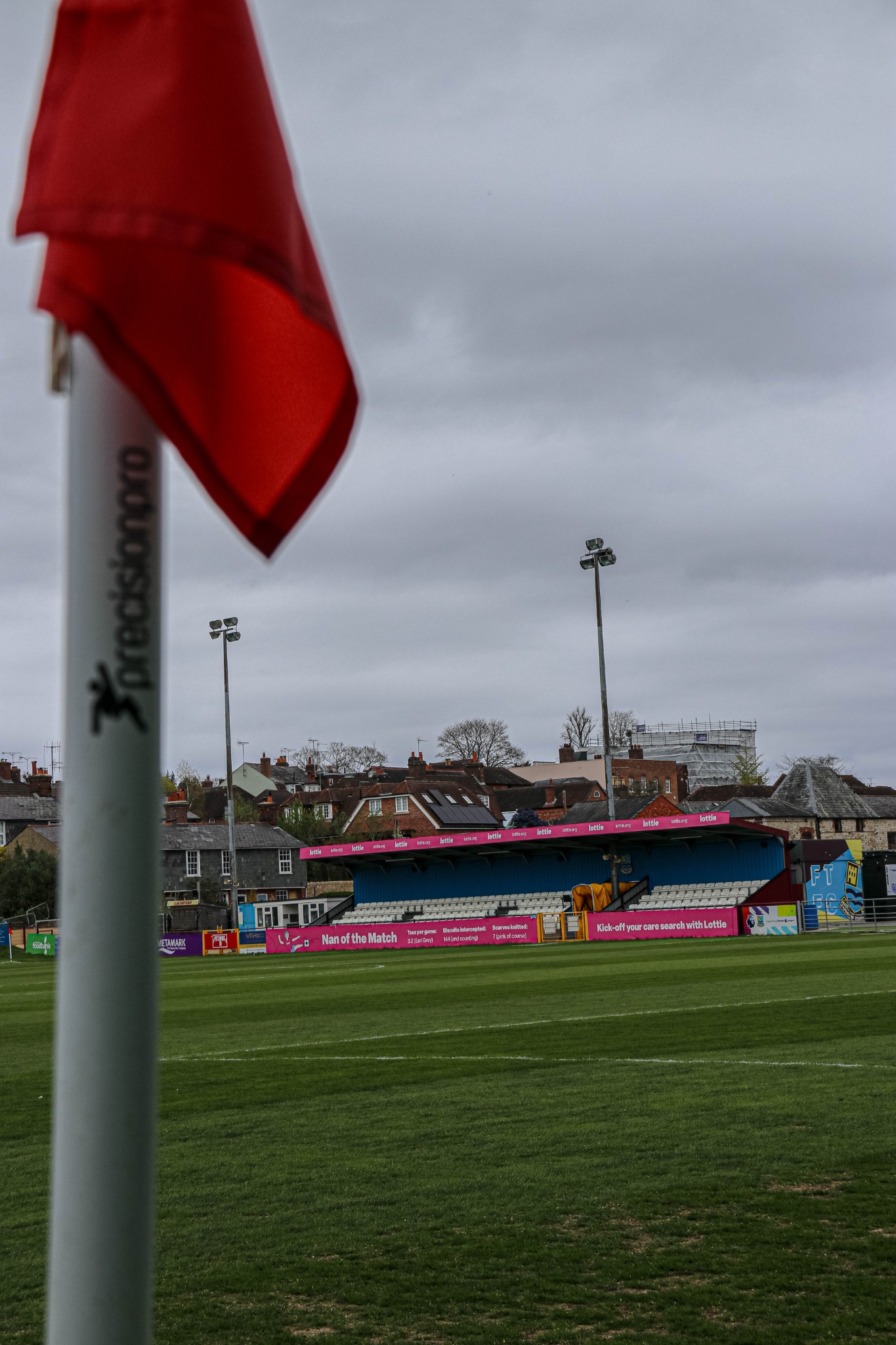 Farnham Town stadium photograph 4