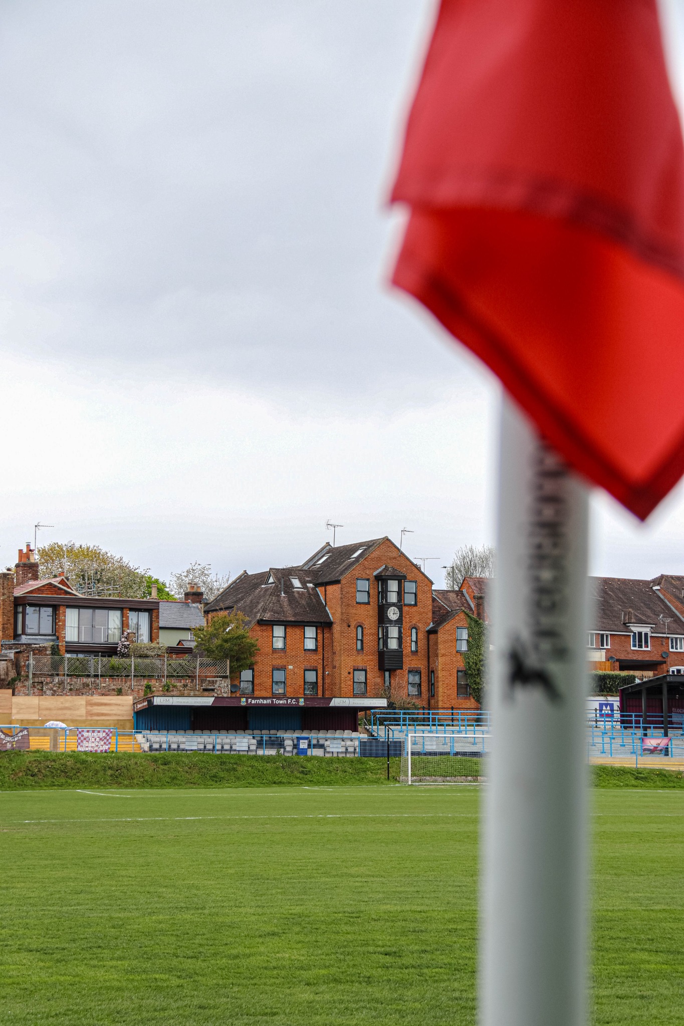 Farnham Town stadium photograph 5