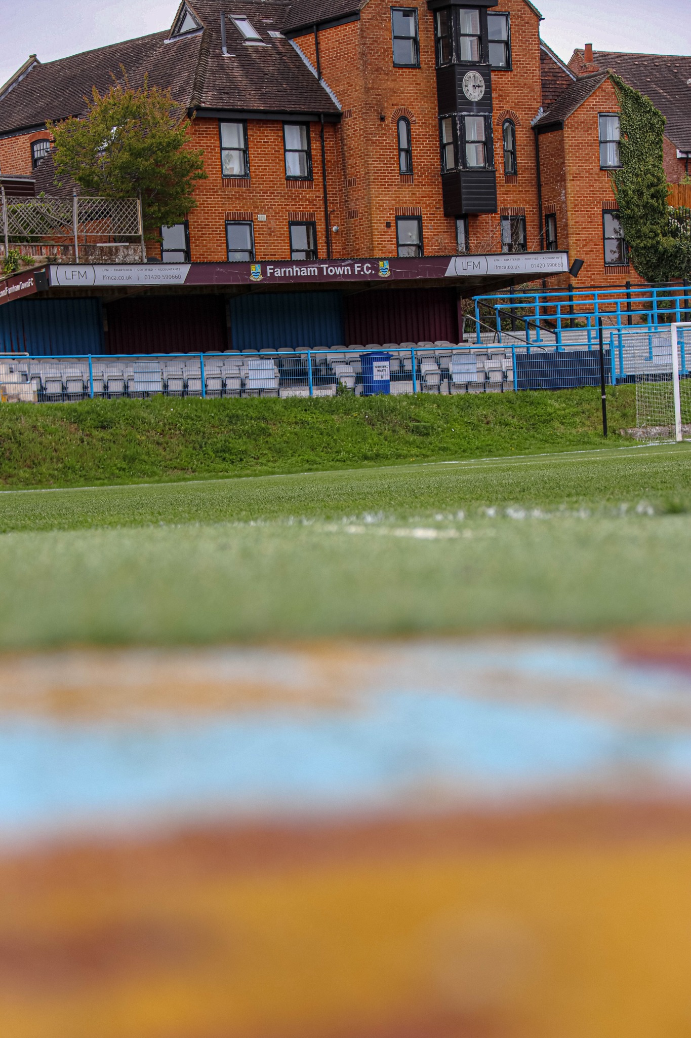 Farnham Town stadium photograph 6