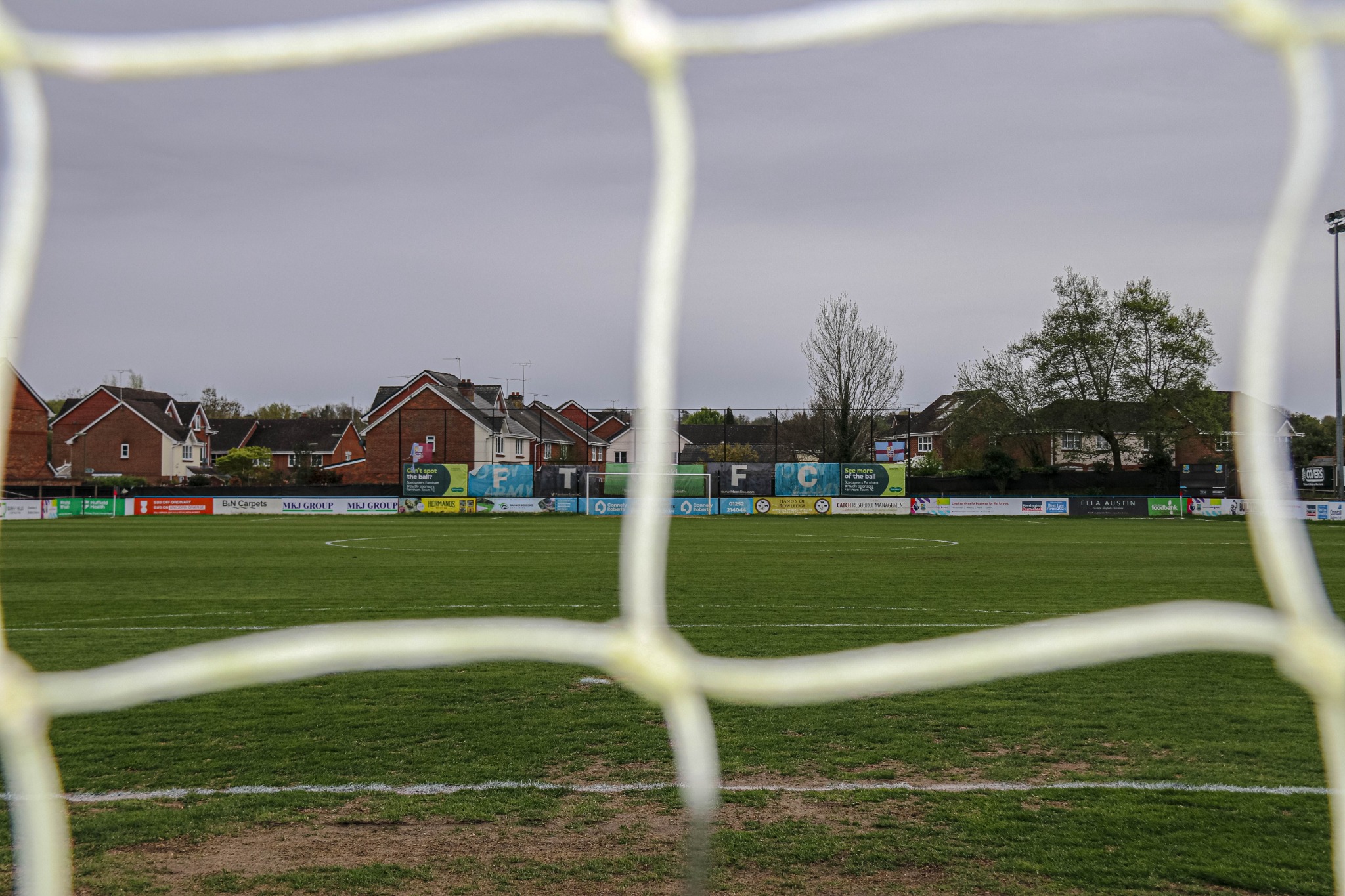 Farnham Town stadium photograph 8